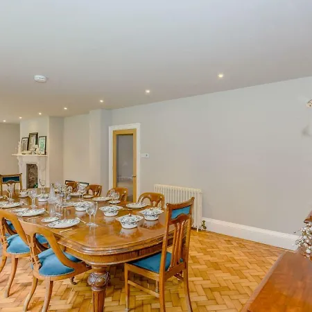 Eden Grove Hotel